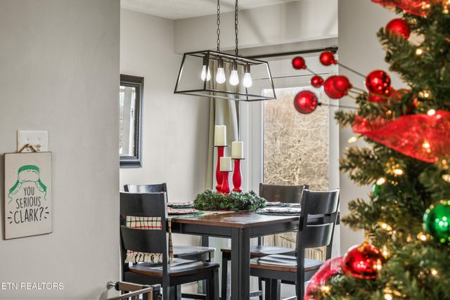 2312 Crestpark Rd, Knoxville, TN 37912