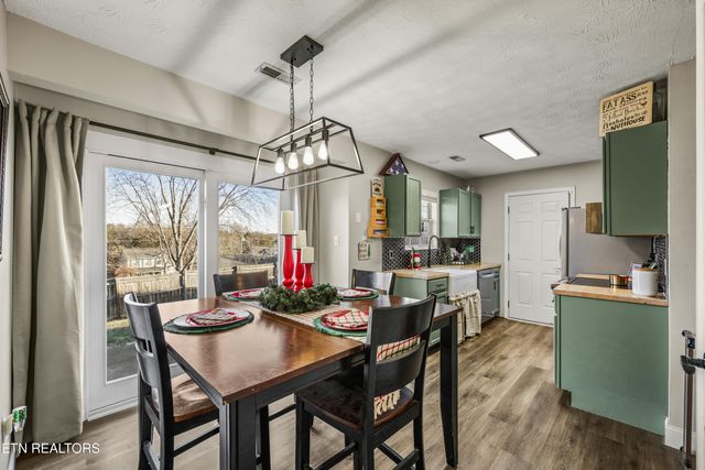 2312 Crestpark Rd, Knoxville, TN 37912