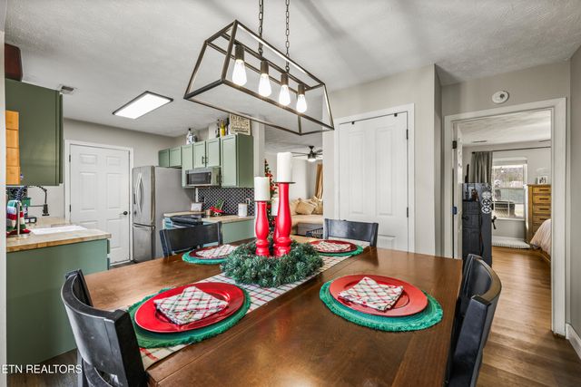 2312 Crestpark Rd, Knoxville, TN 37912