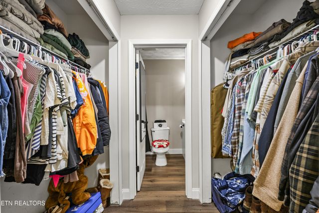 2312 Crestpark Rd, Knoxville, TN 37912