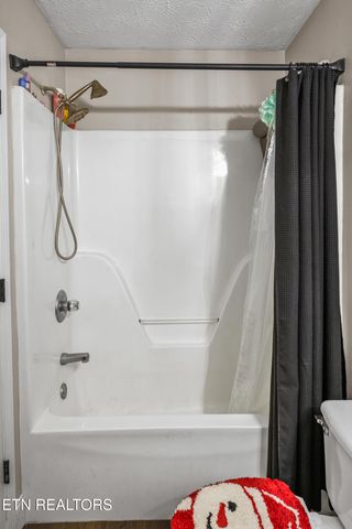 2312 Crestpark Rd, Knoxville, TN 37912