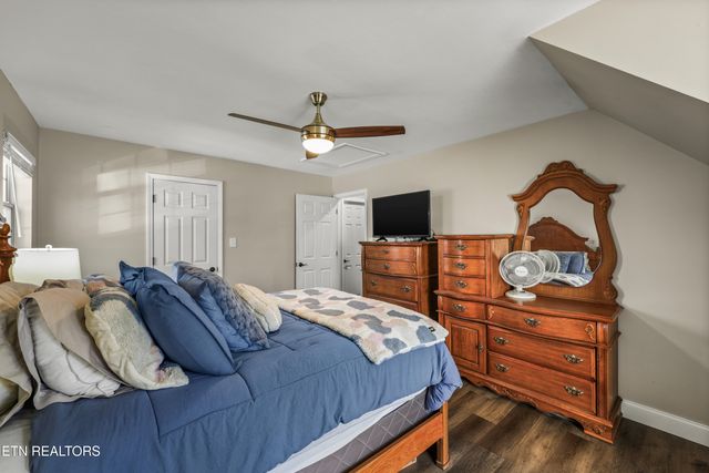 2312 Crestpark Rd, Knoxville, TN 37912