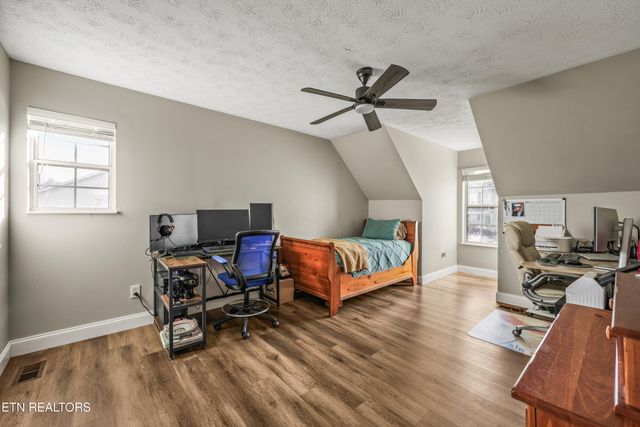 2312 Crestpark Rd, Knoxville, TN 37912