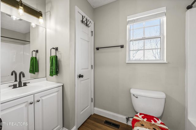 2312 Crestpark Rd, Knoxville, TN 37912