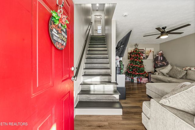 2312 Crestpark Rd, Knoxville, TN 37912