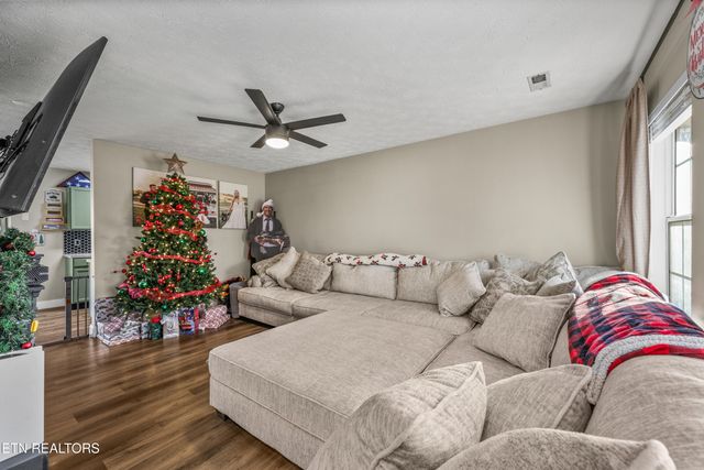 2312 Crestpark Rd, Knoxville, TN 37912