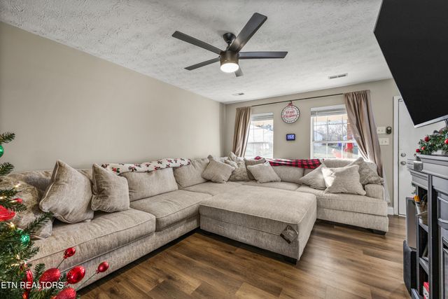 2312 Crestpark Rd, Knoxville, TN 37912