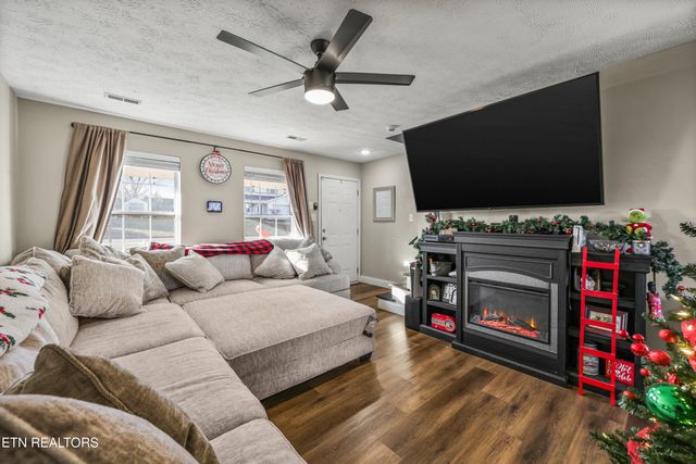 2312 Crestpark Rd, Knoxville, TN 37912