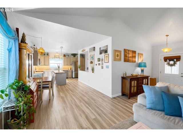 220 Ne SPRING Ave, Depoe Bay, OR 97341