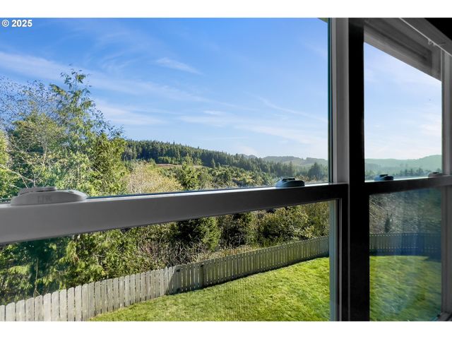 220 Ne SPRING Ave, Depoe Bay, OR 97341