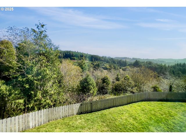 220 Ne SPRING Ave, Depoe Bay, OR 97341