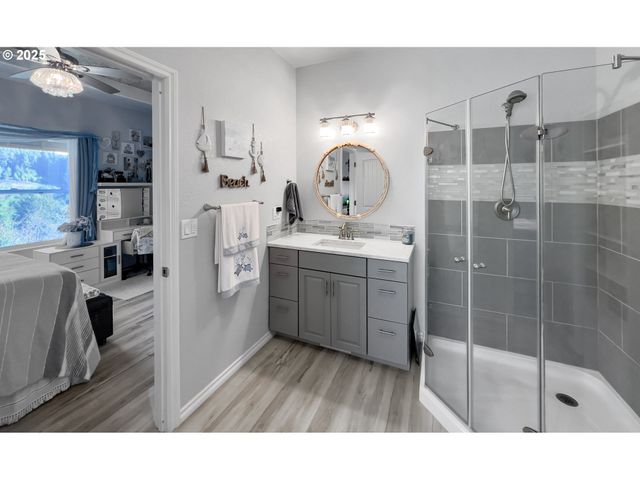 220 Ne SPRING Ave, Depoe Bay, OR 97341