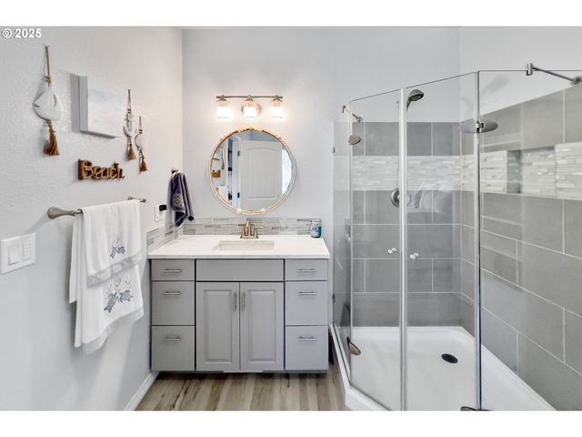 220 Ne SPRING Ave, Depoe Bay, OR 97341