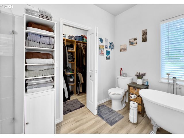 220 Ne SPRING Ave, Depoe Bay, OR 97341