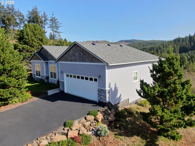 220 Ne SPRING Ave, Depoe Bay, OR 97341
