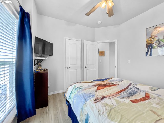 220 Ne SPRING Ave, Depoe Bay, OR 97341