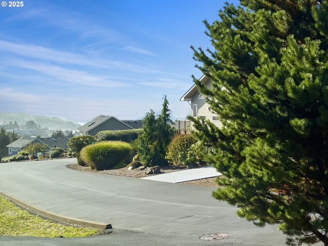 220 Ne SPRING Ave, Depoe Bay, OR 97341