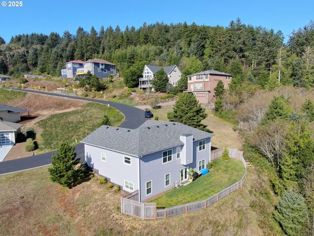 220 Ne SPRING Ave, Depoe Bay, OR 97341