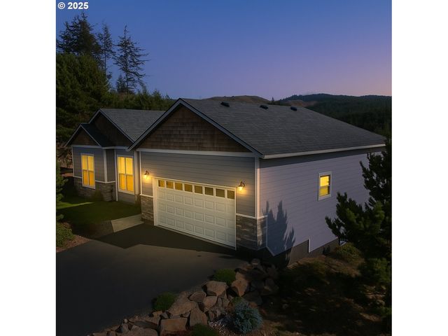 220 Ne SPRING Ave, Depoe Bay, OR 97341