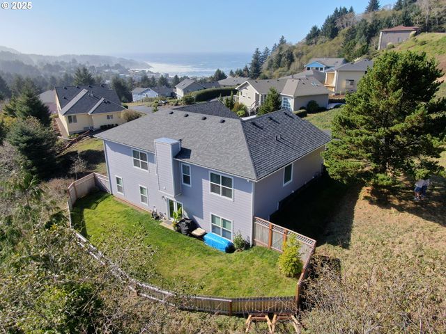 220 Ne SPRING Ave, Depoe Bay, OR 97341