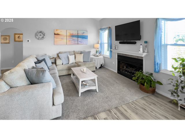 220 Ne SPRING Ave, Depoe Bay, OR 97341