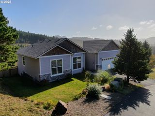 220 Ne SPRING Ave, Depoe Bay, OR 97341