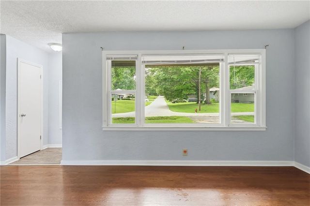 6505 Overton Avenue, Kansas City, MO 64133