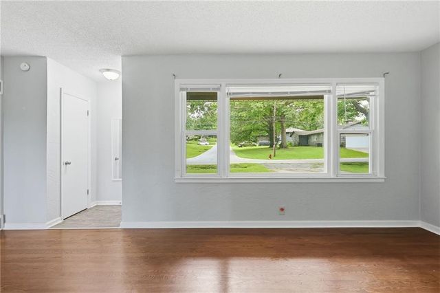 6505 Overton Avenue, Kansas City, MO 64133