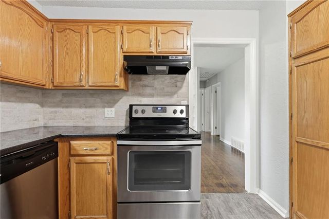 6505 Overton Avenue, Kansas City, MO 64133
