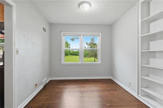 6505 Overton Avenue, Kansas City, MO 64133