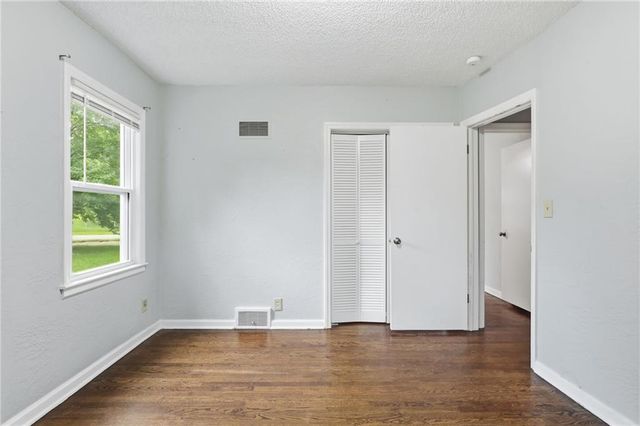 6505 Overton Avenue, Kansas City, MO 64133