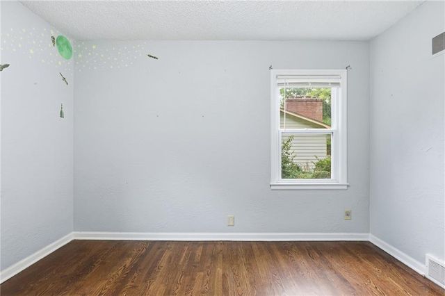6505 Overton Avenue, Kansas City, MO 64133