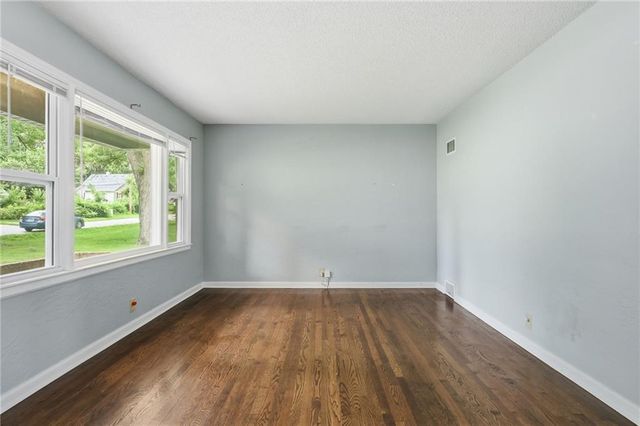 6505 Overton Avenue, Kansas City, MO 64133