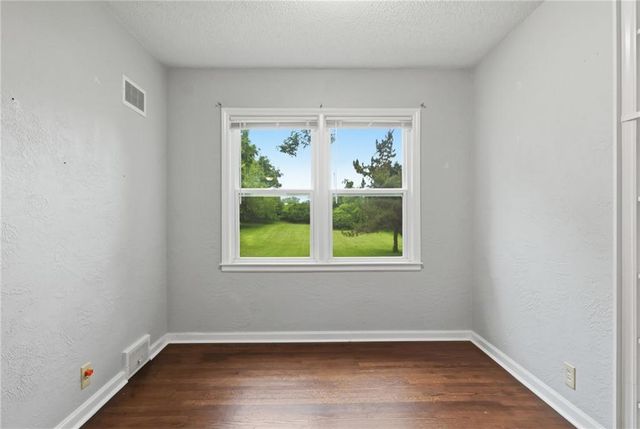 6505 Overton Avenue, Kansas City, MO 64133