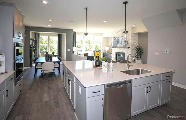 40111 Premier Drive 21, Plymouth, MI 48170