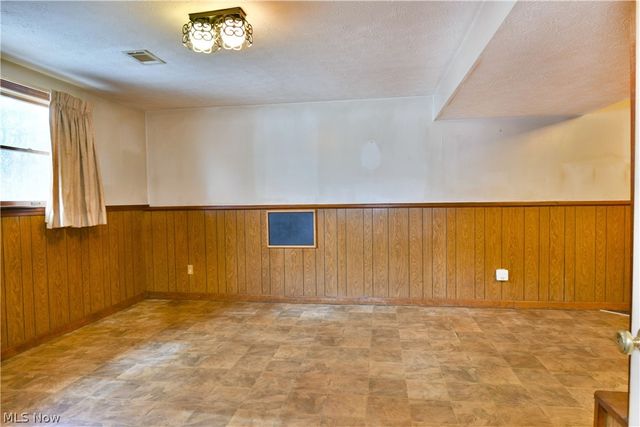 2516 Mahan Denman Road, Cortland, OH 44410