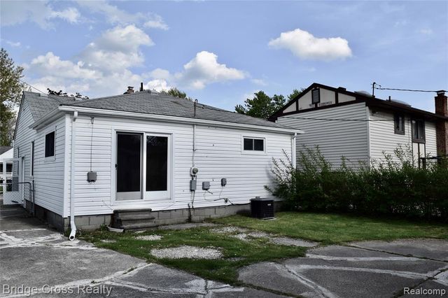 25515 Culver Street, Saint Clair Shores, MI 48081