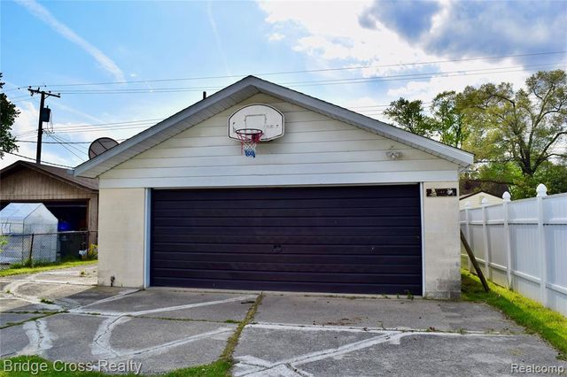 25515 Culver Street, Saint Clair Shores, MI 48081