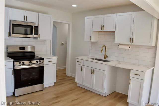 25515 Culver Street, Saint Clair Shores, MI 48081