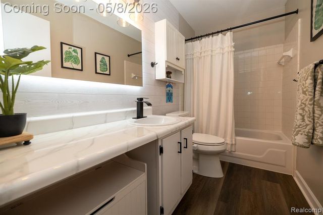 806 Bloomfield Village Boulevard H, Auburn Hills, MI 48326