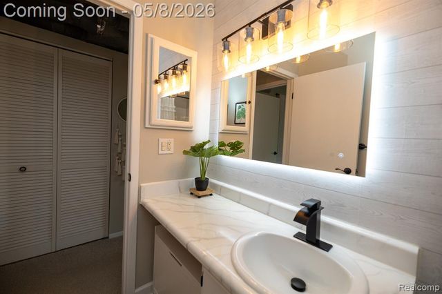 806 Bloomfield Village Boulevard H, Auburn Hills, MI 48326