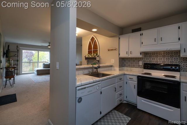 806 Bloomfield Village Boulevard H, Auburn Hills, MI 48326