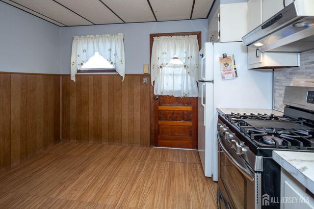 111 Longview E Circle, Fords, NJ 08863