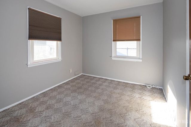 111 Longview E Circle, Fords, NJ 08863