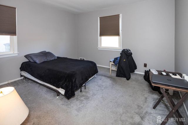 111 Longview E Circle, Fords, NJ 08863