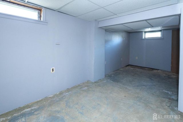 111 Longview E Circle, Fords, NJ 08863