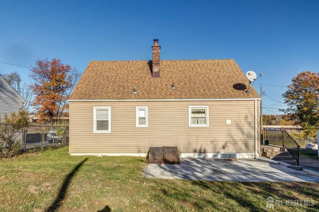 111 Longview E Circle, Fords, NJ 08863