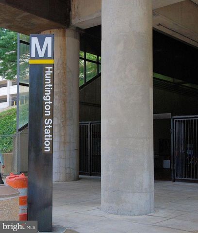 6312 CHIMNEY WOOD CT, Alexandria, VA 22306