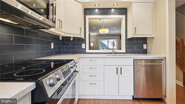 6312 CHIMNEY WOOD CT, Alexandria, VA 22306