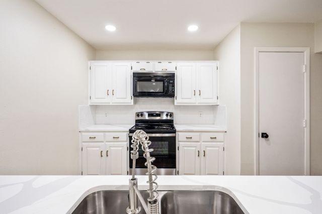 6702 E Northwest Highway, Dallas, TX 75231